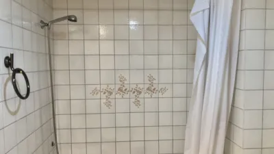 Piso en alquiler en Calle del Cabo Peñas, Pumarín-Teatinos (Oviedo) de 60 €<span>/día</span>
