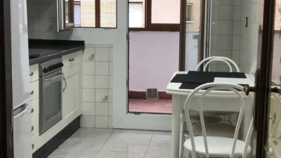 Piso en alquiler en Calle del Cabo Peñas, Pumarín-Teatinos (Oviedo) de 60 €<span>/día</span>