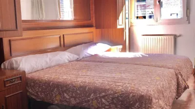 Piso en alquiler en Calle del Cabo Peñas, Pumarín-Teatinos (Oviedo) de 60 €<span>/día</span>