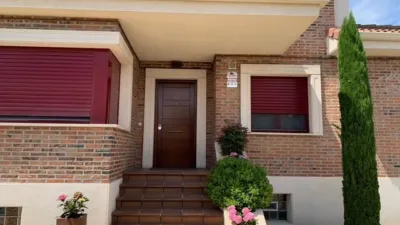 Chalet unifamiliar en venta en Calle del Abedul, Simancas de 910.000 €