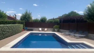 Chalet unifamiliar en venta en Calle del Abedul, Simancas de 910.000 €
