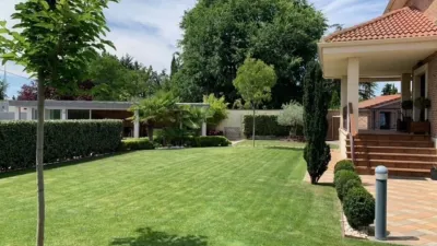 Chalet unifamiliar en venta en Calle del Abedul, Simancas de 910.000 €