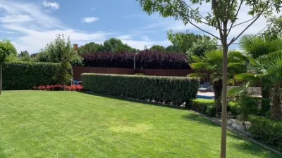 Chalet unifamiliar en venta en Calle del Abedul, Simancas de 910.000 €
