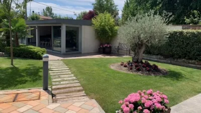 Chalet unifamiliar en venta en Calle del Abedul, Simancas de 910.000 €