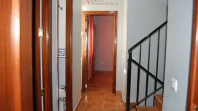 Casa adosada en alquiler en Calle Graciosa, Palmete (Distrito Cerro Amate. Sevilla Capital) de 1.050 €<span>/mes</span>