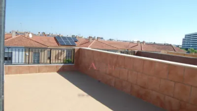 Casa adosada en alquiler en Calle Graciosa, Palmete (Distrito Cerro Amate. Sevilla Capital) de 1.050 €<span>/mes</span>