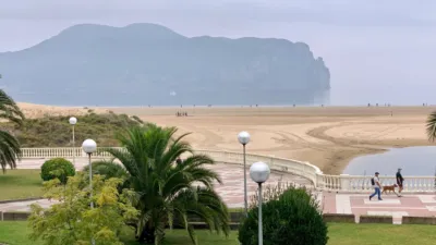 Piso en alquiler en Avenida de Francia, cerca de Avenida de Cantabria, Carlos V (Laredo)