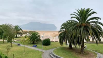 Piso en alquiler en Avenida de Francia, cerca de Avenida de Cantabria, Carlos V (Laredo)
