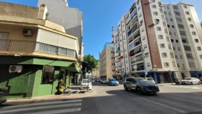 Local comercial en alquiler en La Trinidad-Mármoles-Perchel Norte, La Trinidad-Mármoles-Perchel Norte (Distrito Centro. Málaga Capital) de 600 €<span>/mes</span>