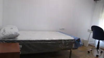 Piso en alquiler en Avenida Divina Pastora, San Ildefonso (Hospital Real) (Distrito Beiro. Granada Capital) de 1.000 €<span>/mes</span>