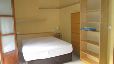 Piso en alquiler en Cuesta de Pernaleros, San Ildefonso (Hospital Real) (Distrito Beiro. Granada Capital) de 650 €<span>/mes</span>