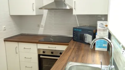 Habitación en alquiler en Avenida de Santa Isabel, Oliveros-Altamira-Barrio Alto (Almería Capital) de 335 €<span>/mes</span>