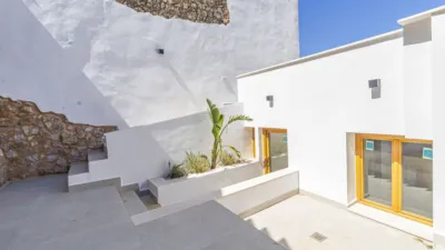 House on Carrer d'Orient photo 2
