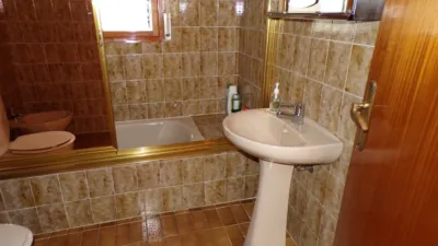 Casa en venta en Carrer Rovelló, 1, cerca de Carrer del Riu Segre, Maçanet de la Selva de 325.000 €