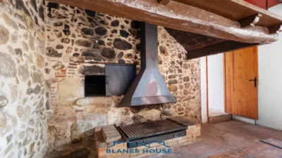 Rustic finca on Calle Diseminat Fogars de La Selva photo 5