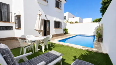 Semi-detached chalet in Núcleo Urbano-Urbanizaciones photo 2