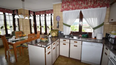 Detached house in Barrio Solorz Iglesia photo 2