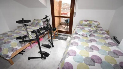 Top-floor apartment on Calle de la Salceda photo 13