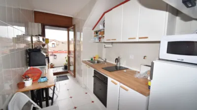 Top-floor apartment on Calle de la Salceda photo 10