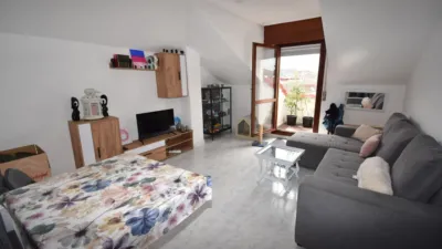 Top-floor apartment on Calle de la Salceda photo 7