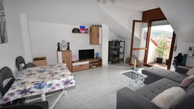 Top-floor apartment on Calle de la Salceda photo 8
