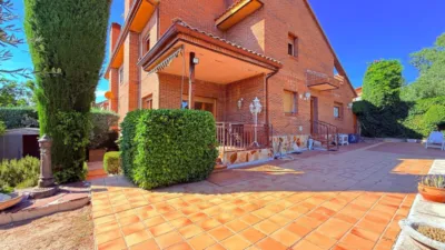 Semi-detached chalet in La Navata photo 2