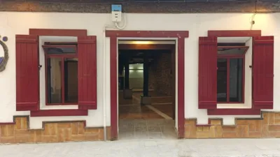 Local comercial en alquiler en Calle de Santxoenea, Erdialdea (Errenteria) de 700 €<span>/mes</span>