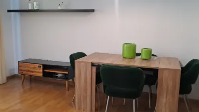 Piso en alquiler en Avenida de España, Arco Norte-Avenida de España (Distrito Zona Centro. Dos Hermanas) de 1.000 €<span>/mes</span>