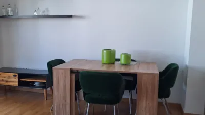 Piso en alquiler en Avenida de España, Arco Norte-Avenida de España (Distrito Zona Centro. Dos Hermanas) de 1.000 €<span>/mes</span>