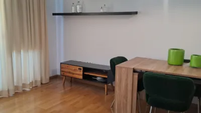 Piso en alquiler en Avenida de España, Arco Norte-Avenida de España (Distrito Zona Centro. Dos Hermanas) de 1.000 €<span>/mes</span>