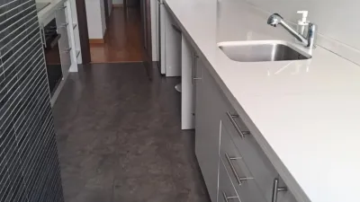 Piso en alquiler en Avenida de España, Arco Norte-Avenida de España (Distrito Zona Centro. Dos Hermanas) de 1.000 €<span>/mes</span>