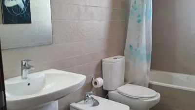 Piso en alquiler en Avenida de España, Arco Norte-Avenida de España (Distrito Zona Centro. Dos Hermanas) de 1.000 €<span>/mes</span>