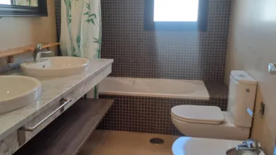 Piso en alquiler en Avenida de España, Arco Norte-Avenida de España (Distrito Zona Centro. Dos Hermanas) de 1.000 €<span>/mes</span>