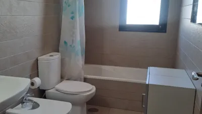 Piso en alquiler en Avenida de España, Arco Norte-Avenida de España (Distrito Zona Centro. Dos Hermanas) de 1.000 €<span>/mes</span>