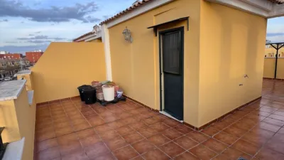 Casa en alquiler en Calle Leopoldo Alas 'Clarín', cerca de Calle Pío Baroja, Arco Norte-Avenida de España (Distrito Zona Centro. Dos Hermanas) de 1.200 €<span>/mes</span>