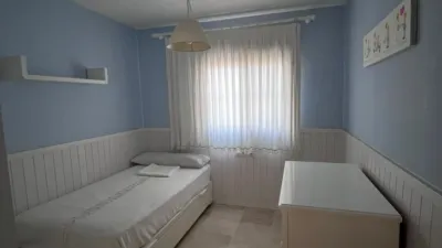 Casa en alquiler en Calle Leopoldo Alas 'Clarín', cerca de Calle Pío Baroja, Arco Norte-Avenida de España (Distrito Zona Centro. Dos Hermanas) de 1.200 €<span>/mes</span>