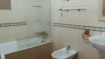 Piso en alquiler en Avenida de Adolfo Suárez, Arco Norte-Avenida de España (Distrito Zona Centro. Dos Hermanas) de 950 €<span>/mes</span>