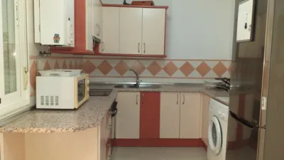 Piso en alquiler en Calle de Santa María Magdalena, cerca de Calle de la Botica, Centro-Doña Mercedes (Distrito Zona Centro. Dos Hermanas) de 900 €<span>/mes</span>