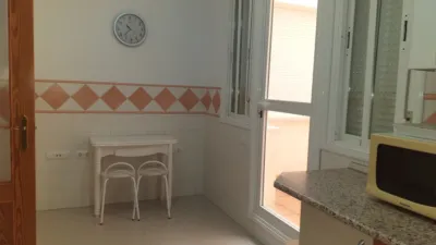 Piso en alquiler en Calle de Santa María Magdalena, cerca de Calle de la Botica, Centro-Doña Mercedes (Distrito Zona Centro. Dos Hermanas) de 900 €<span>/mes</span>