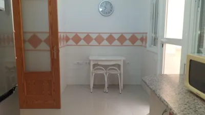 Piso en alquiler en Calle de Santa María Magdalena, cerca de Calle de la Botica, Centro-Doña Mercedes (Distrito Zona Centro. Dos Hermanas) de 900 €<span>/mes</span>