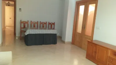 Piso en alquiler en Calle de Santa María Magdalena, cerca de Calle de la Botica, Centro-Doña Mercedes (Distrito Zona Centro. Dos Hermanas) de 900 €<span>/mes</span>