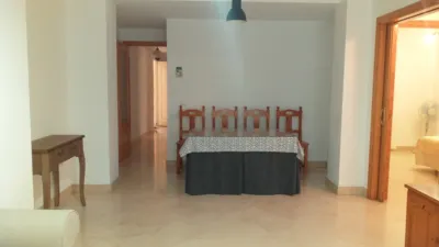Piso en alquiler en Calle de Santa María Magdalena, cerca de Calle de la Botica, Centro-Doña Mercedes (Distrito Zona Centro. Dos Hermanas) de 900 €<span>/mes</span>