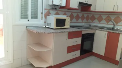 Piso en alquiler en Calle de Santa María Magdalena, cerca de Calle de la Botica, Centro-Doña Mercedes (Distrito Zona Centro. Dos Hermanas) de 900 €<span>/mes</span>
