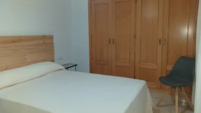 Piso en alquiler en Calle de Santa María Magdalena, cerca de Calle de la Botica, Centro-Doña Mercedes (Distrito Zona Centro. Dos Hermanas) de 900 €<span>/mes</span>