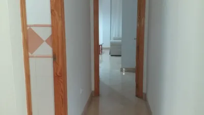 Piso en alquiler en Calle de Santa María Magdalena, cerca de Calle de la Botica, Centro-Doña Mercedes (Distrito Zona Centro. Dos Hermanas) de 900 €<span>/mes</span>