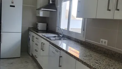 Piso en alquiler en Arenal-La Pólvora, Arenal-La Pólvora (Distrito Zona Centro. Dos Hermanas) de 850 €<span>/mes</span>