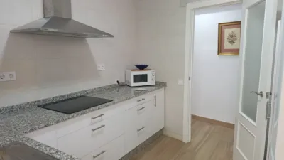 Piso en alquiler en Calle Canónigo, cerca de Calle de San Francisco, Centro-Doña Mercedes (Distrito Zona Centro. Dos Hermanas) de 1.000 €<span>/mes</span>