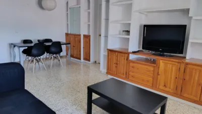 Piso en alquiler en Plaza de España, Centro-Doña Mercedes (Distrito Zona Centro. Dos Hermanas) de 850 €<span>/mes</span>