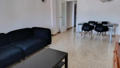 Piso en alquiler en Plaza de España, Centro-Doña Mercedes (Distrito Zona Centro. Dos Hermanas) de 850 €<span>/mes</span>