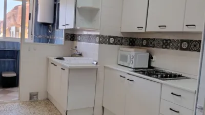 Piso en alquiler en Plaza de España, Centro-Doña Mercedes (Distrito Zona Centro. Dos Hermanas) de 850 €<span>/mes</span>
